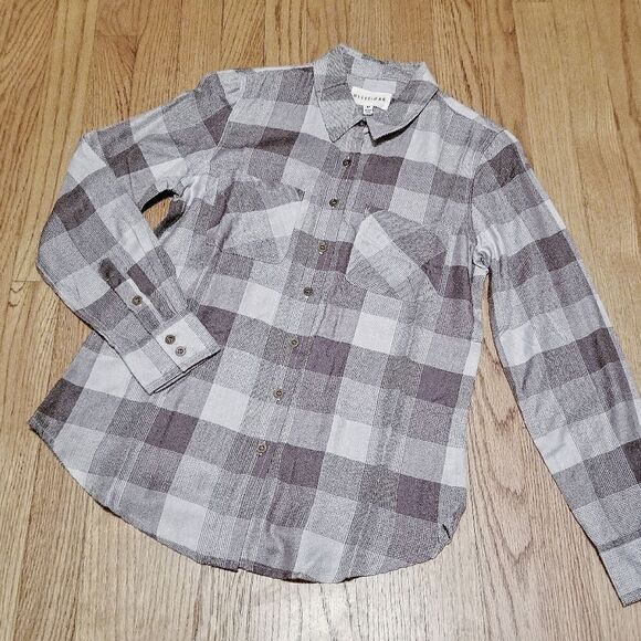 Olive + Oak | Gray Plaid Button Down Top - Picture 2 of 16